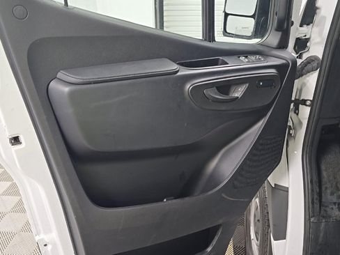 Used 2024 Mercedes-Benz Sprinter 2500 image 9
