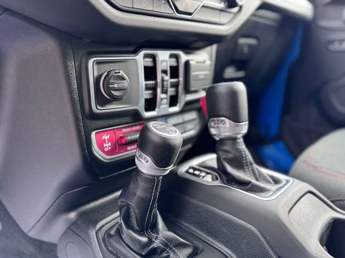 Used 2025 Jeep Wrangler Unlimited Rubicon image 31