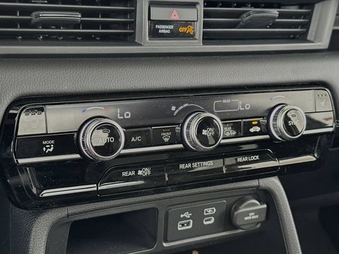 New 2025 Honda Pilot Touring image 18