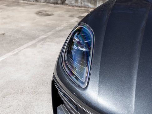 Certified 2023 Porsche Macan AWD/4WD image 14