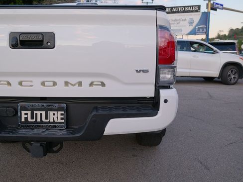 Used 2020 Toyota Tacoma TRD Sport image 41