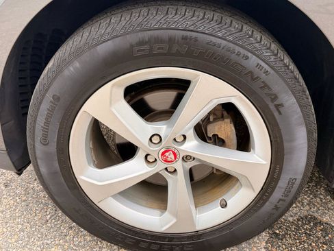 Used 2019 Jaguar F-PACE Premium AWD/4WD image 12