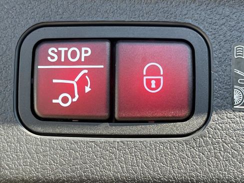 Used 2025 Mercedes-Benz GLE 350 4MATIC image 11