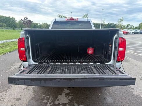 Used 2019 Chevrolet Colorado W/T w/ WT Convenience Package RWD image 9