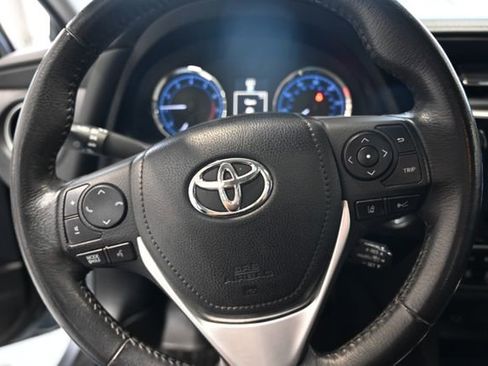 Used 2017 Toyota Corolla SE w/ SE Premium Package FWD image 23