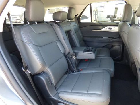 New 2026 Ford Explorer Active w/ Active Comfort Package RWD image 17