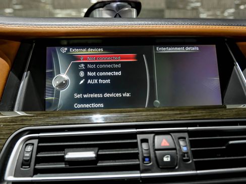 Used 2014 BMW 750i RWD image 31