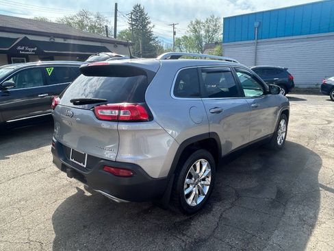 Used 2016 Jeep Cherokee Limited w/ Luxury Group AWD/4WD image 12