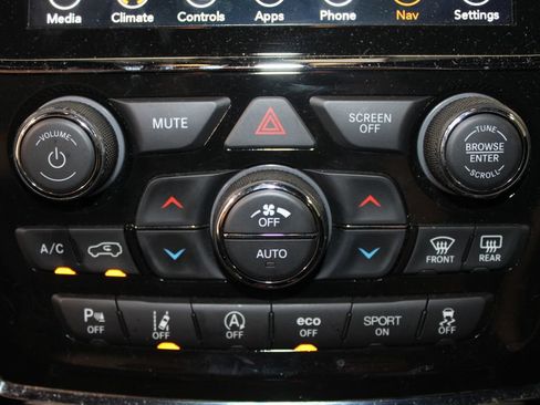 Used 2022 Jeep Grand Cherokee Laredo X AWD/4WD image 28