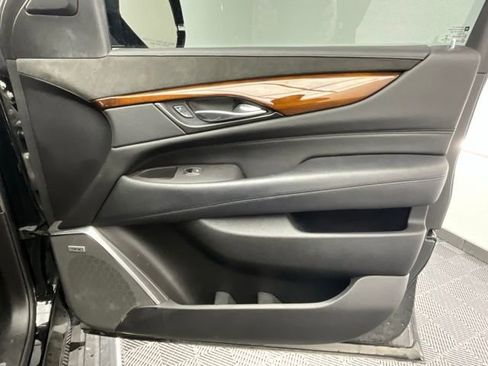 Used 2016 Cadillac Escalade Premium image 12