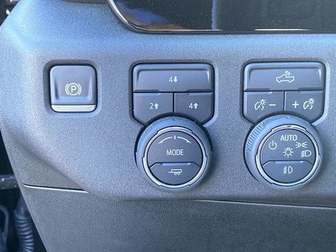 Used 2025 Chevrolet Silverado 2500 LT w/ Convenience Package image 18