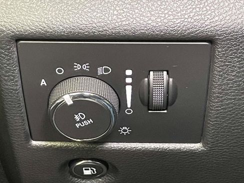 Used 2018 Jeep Grand Cherokee Limited image 40