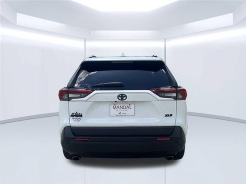 Used 2020 Toyota RAV4 XLE Premium FWD image 6