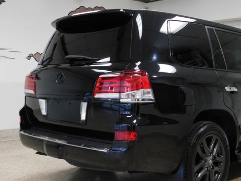 Used 2013 Lexus LX 570 4WD w/ Luxury Pkg w/Pre-crash image 89