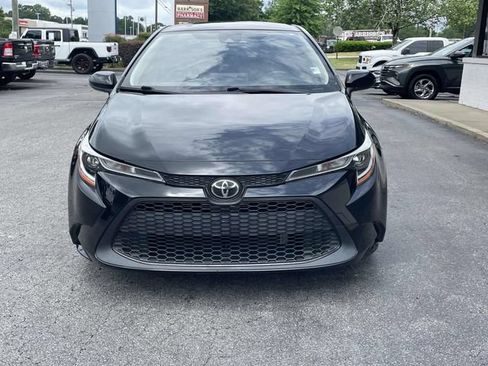 Used 2021 Toyota Corolla LE FWD image 2