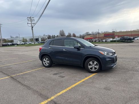 Used 2019 Chevrolet Trax LT w/ LT Convenience Package image 22
