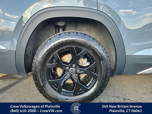 Certified 2025 Volkswagen Atlas Peak Edition SE image 19