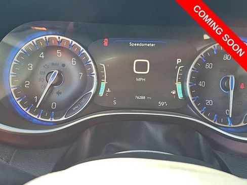 Used 2017 Chrysler Pacifica Limited image 6