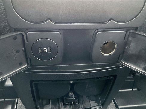 Used 2023 Ford Explorer XLT AWD/4WD image 32