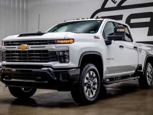 Used 2024 Chevrolet Silverado 2500 Custom w/ Custom Value Package AWD/4WD image 30