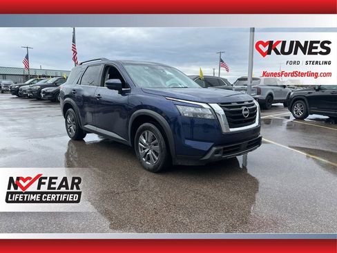 Used 2025 Nissan Pathfinder SV image 1