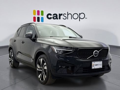 Used 2024 Volvo XC40 B5 Plus w/ Climate Package image 7