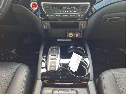 Used 2023 Honda Passport Elite image 11