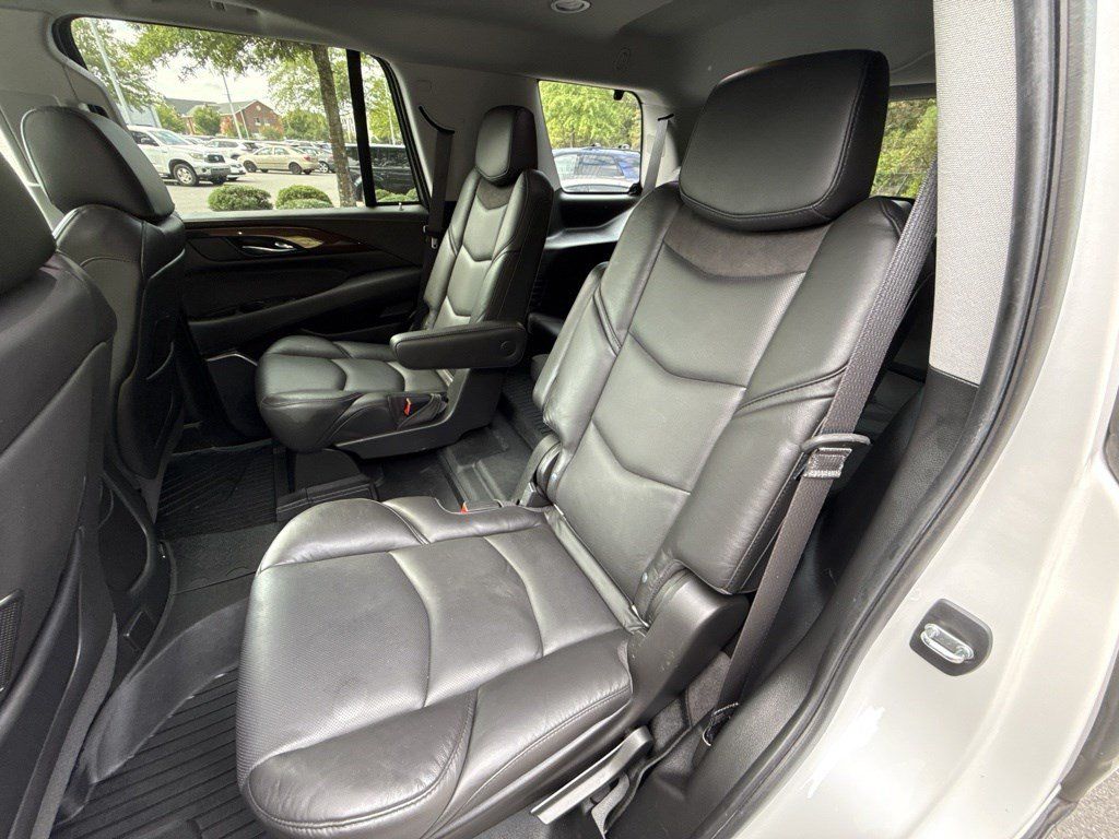 Used 2020 Cadillac Escalade Luxury AWD/4WD image 27