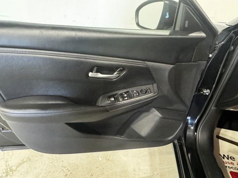 Used 2025 Nissan Sentra SV FWD image 17
