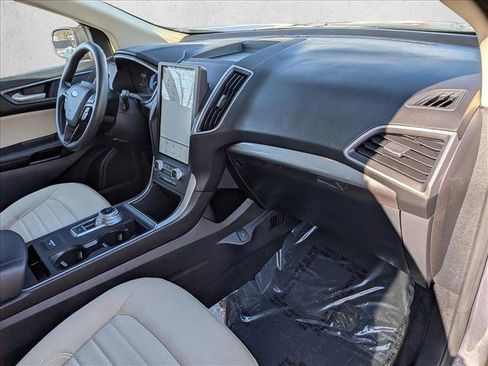 Used 2021 Ford Edge SE image 24