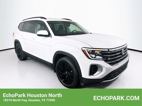 Used 2024 Volkswagen Atlas SE w/ Black Wheel Package FWD image 1