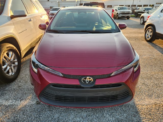 Used 2025 Toyota Corolla LE FWD image 2