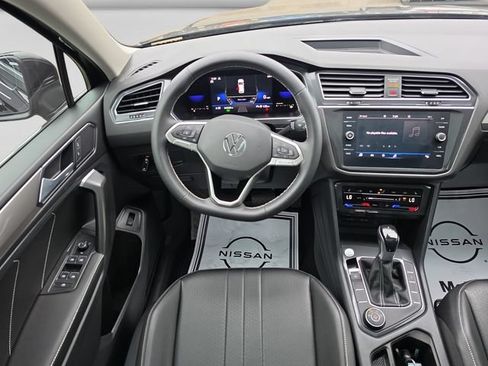 Used 2022 Volkswagen Tiguan SE AWD/4WD image 12
