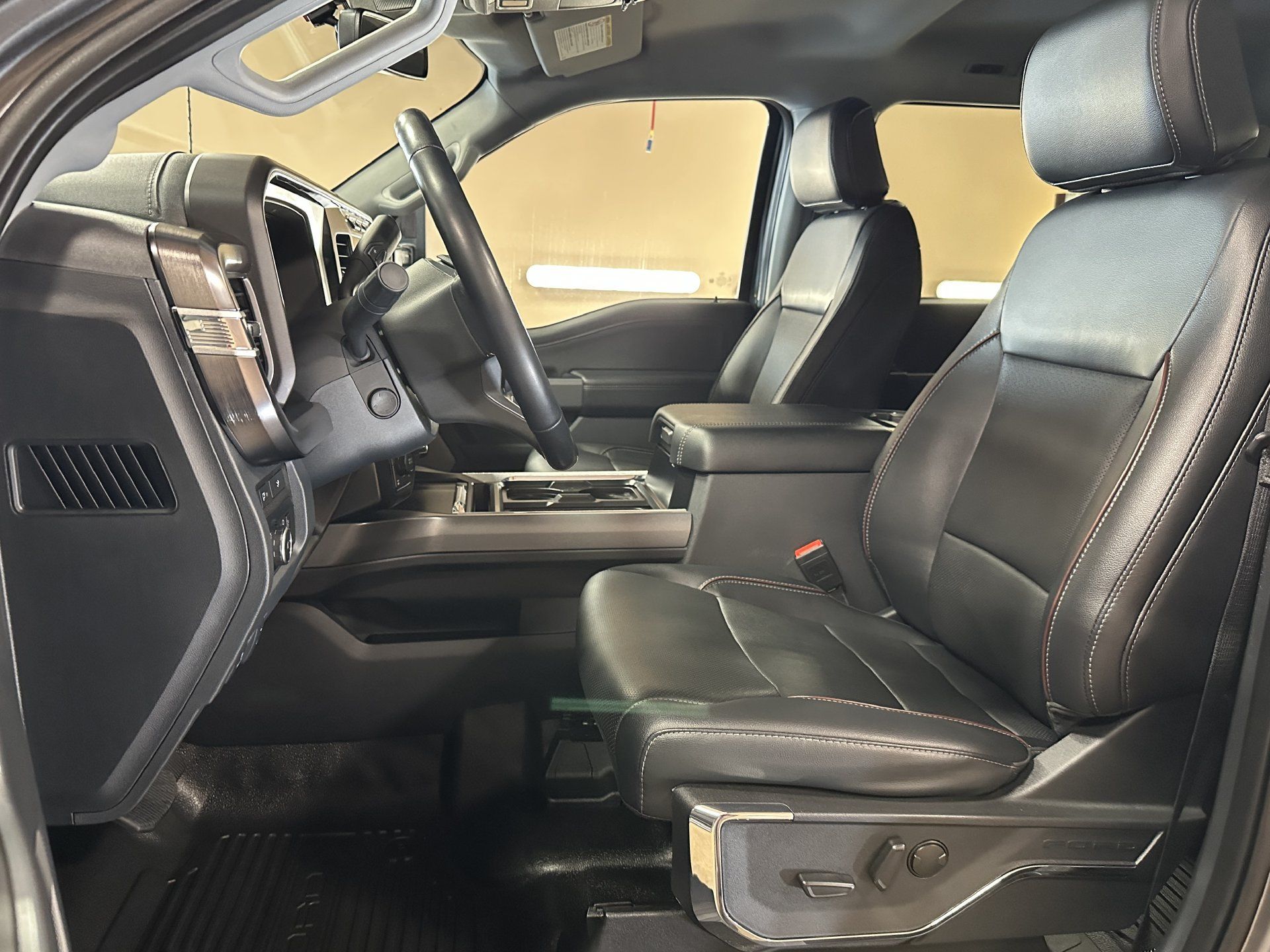 Used 2024 Ford F350 Lariat AWD/4WD image 11