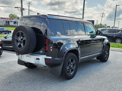 Certified 2023 Land Rover Defender 110 S AWD/4WD image 4