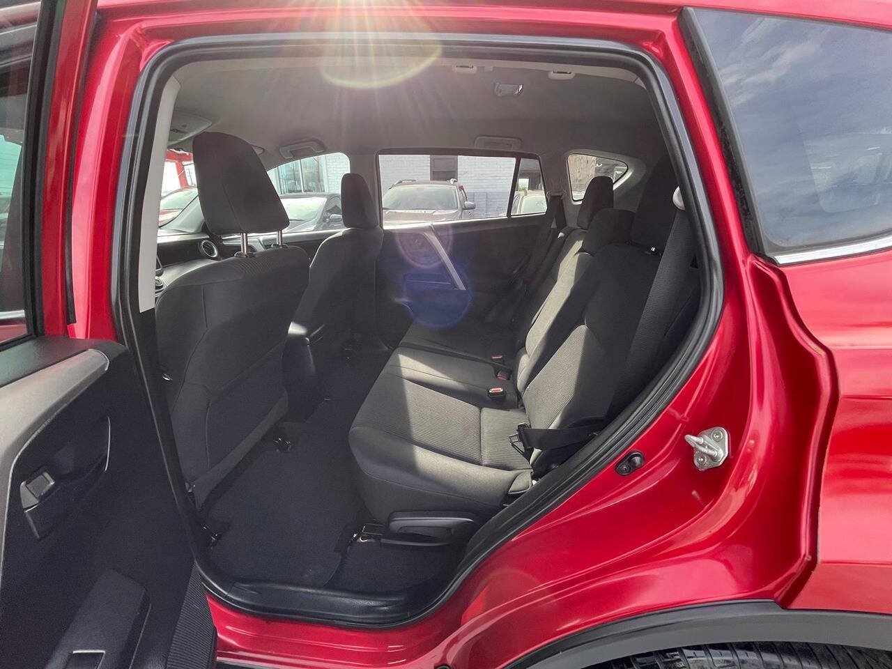Used 2016 Toyota RAV4 LE FWD image 10