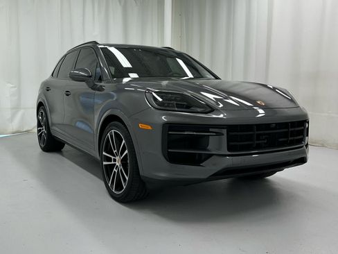 Used 2025 Porsche Cayenne S AWD/4WD image 1