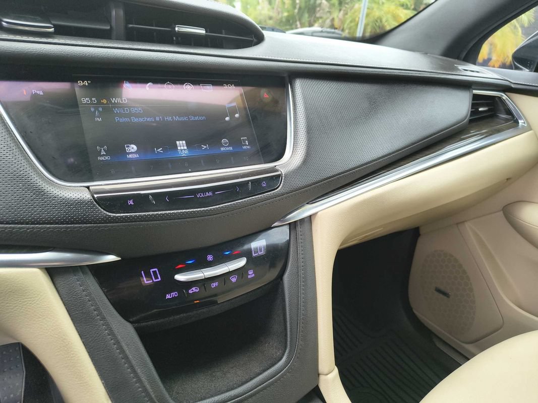 Used 2017 Cadillac XT5 FWD image 14
