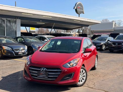 Used 2016 Hyundai Elantra GT FWD image 1