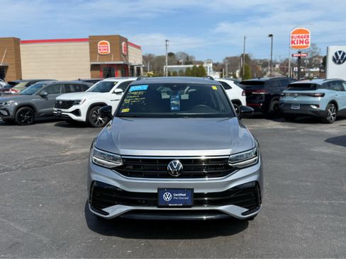 Certified 2024 Volkswagen Tiguan SE R-Line image 2