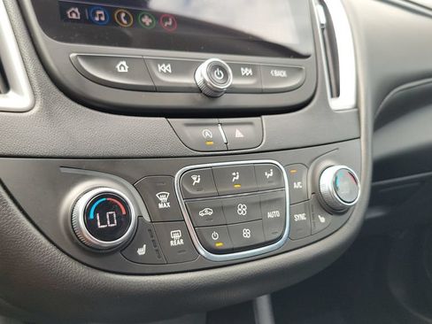 Used 2022 Chevrolet Malibu LT w/ Leather Package FWD image 18