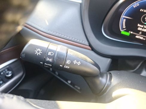 Used 2024 Toyota Venza LE image 23