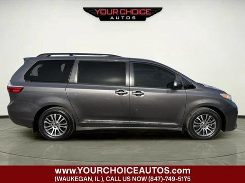 Used 2018 Toyota Sienna XLE image 6
