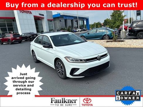 Used 2025 Volkswagen Jetta Sport FWD image 1