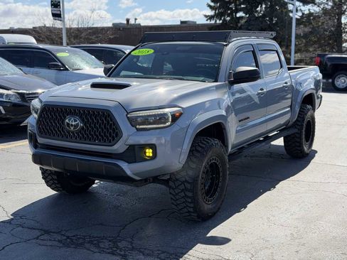 Used 2018 Toyota Tacoma TRD Sport image 5