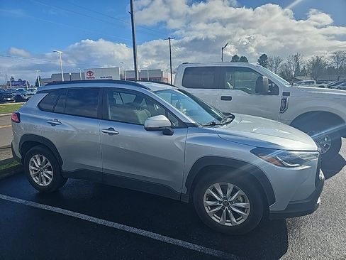 Used 2023 Toyota Corolla Cross LE image 2