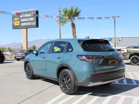 Used 2024 Honda HR-V Sport image 3