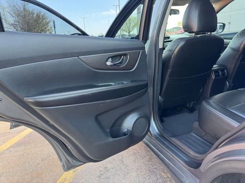 Used 2015 Nissan Rogue S image 17