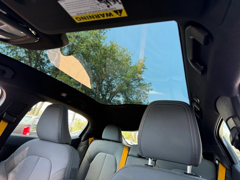 Used 2022 Polestar Polestar 2 w/ Performance Package AWD/4WD image 23