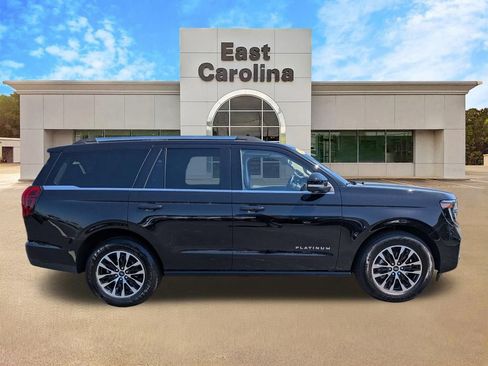 Used 2025 Ford Expedition Platinum AWD/4WD image 2